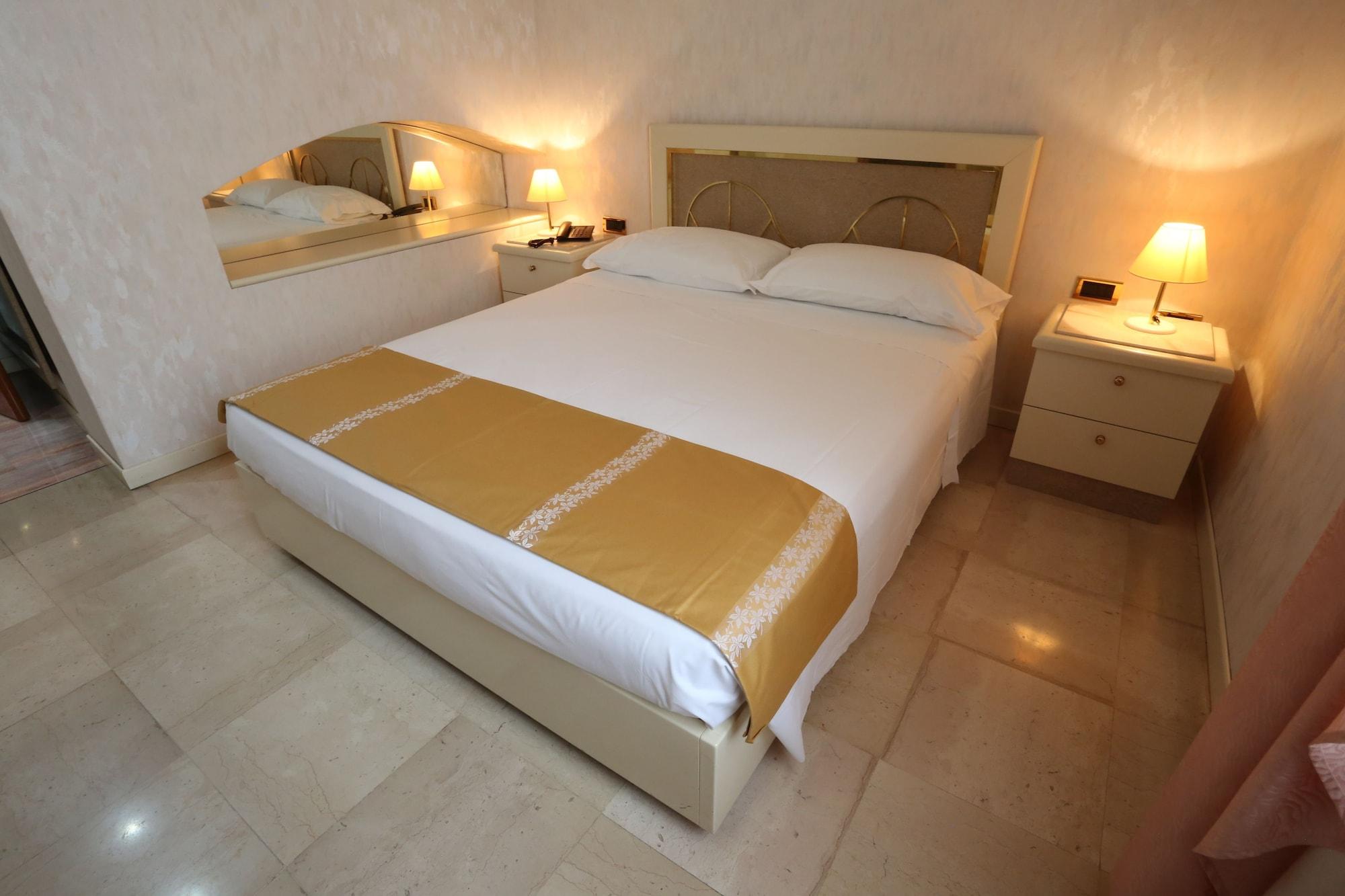 Hotel Europa Foggia Bagian luar foto