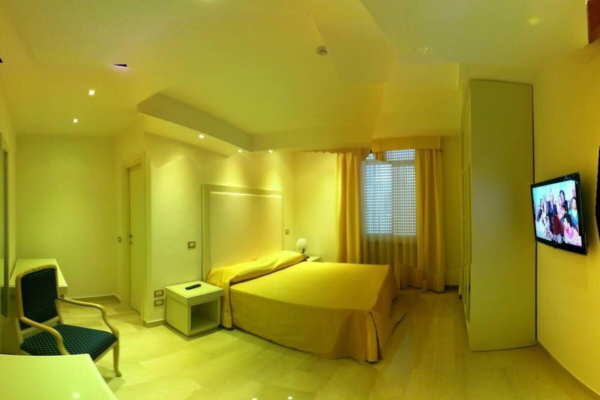 Hotel Europa Foggia Bagian luar foto