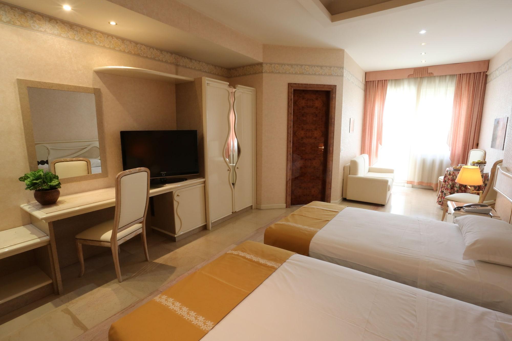 Hotel Europa Foggia Bagian luar foto