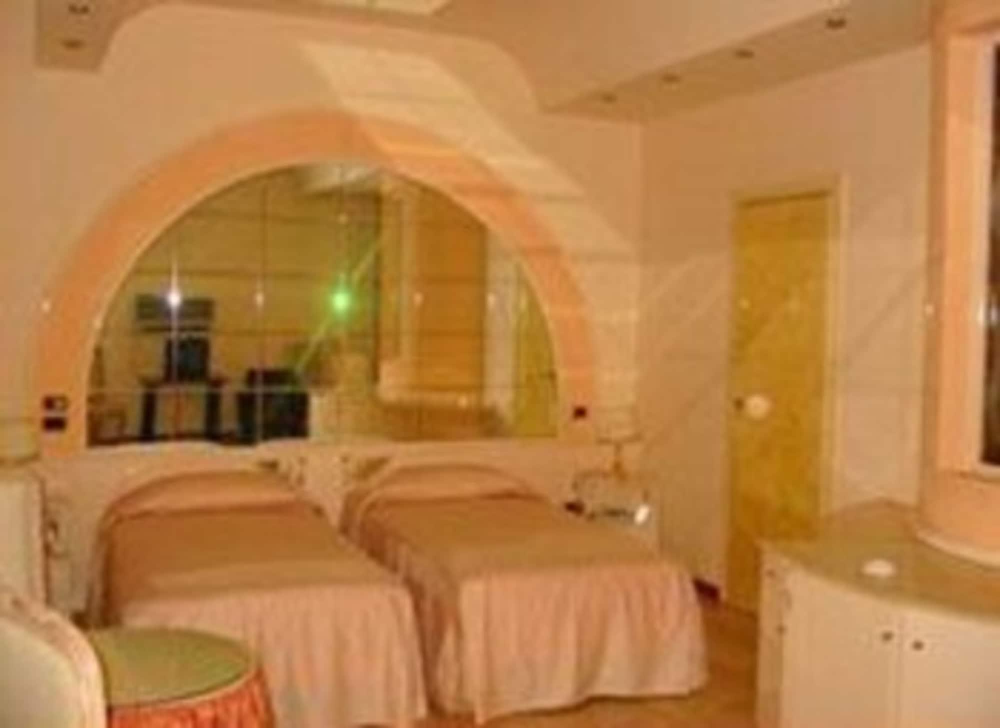 Hotel Europa Foggia Bagian luar foto