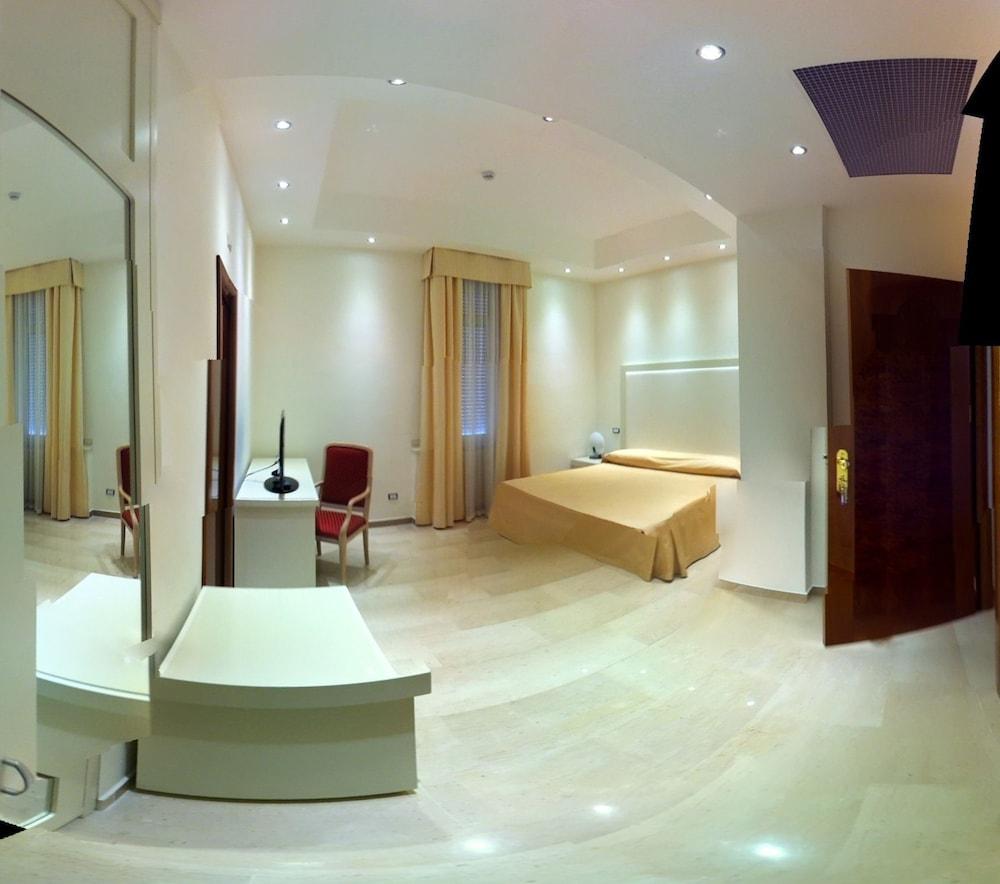 Hotel Europa Foggia Bagian luar foto
