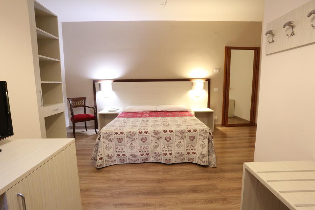 Hotel Europa Foggia Bagian luar foto