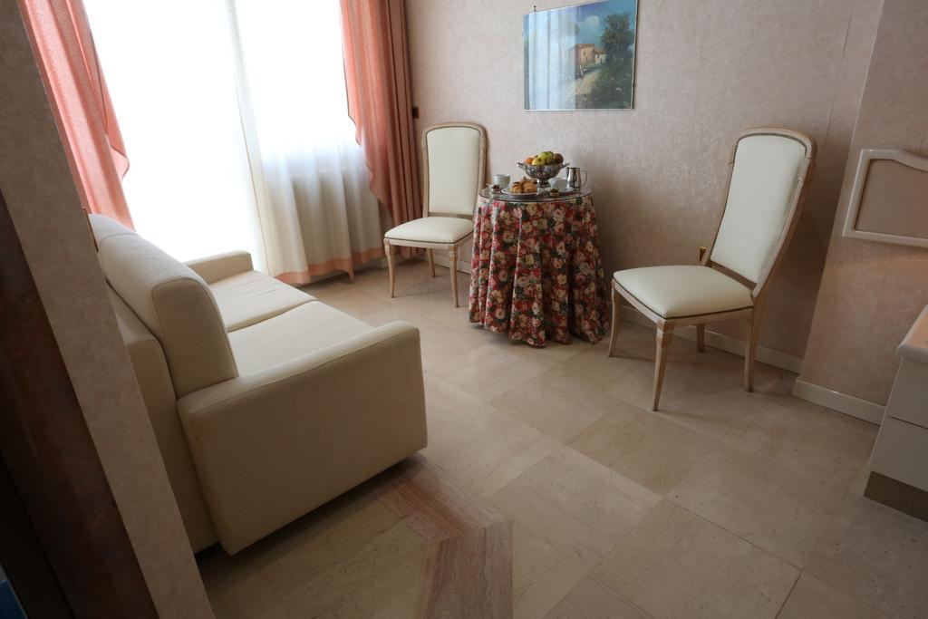 Hotel Europa Foggia Bagian luar foto