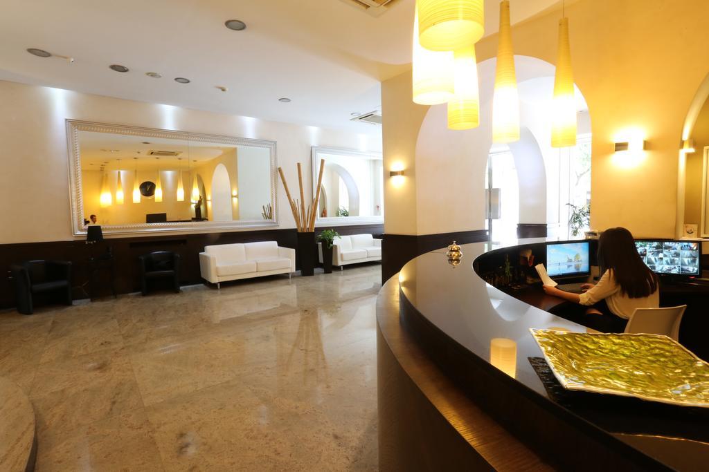 Hotel Europa Foggia Bagian luar foto