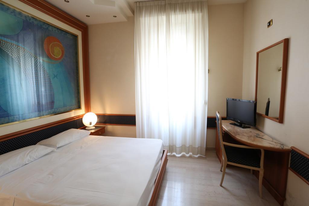 Hotel Europa Foggia Bagian luar foto