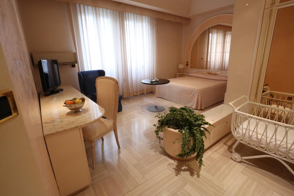 Hotel Europa Foggia Bagian luar foto