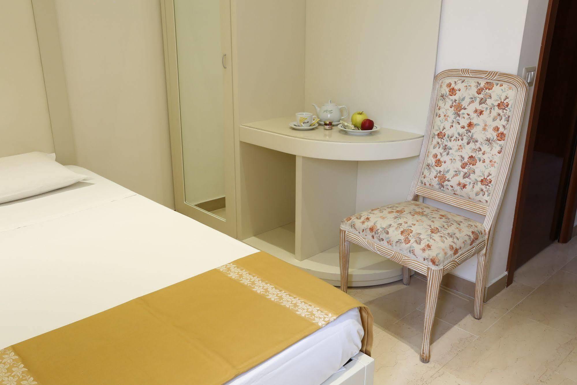 Hotel Europa Foggia Bagian luar foto