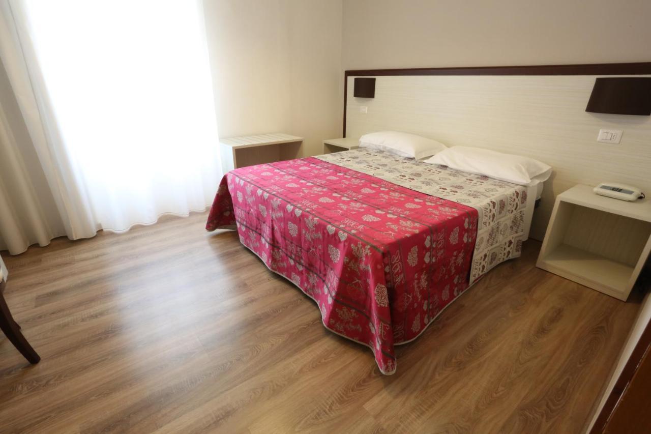Hotel Europa Foggia Bagian luar foto