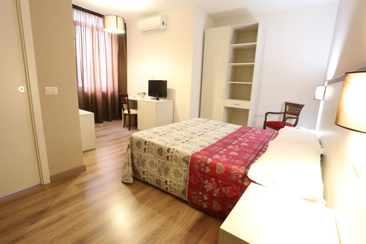 Hotel Europa Foggia Bagian luar foto
