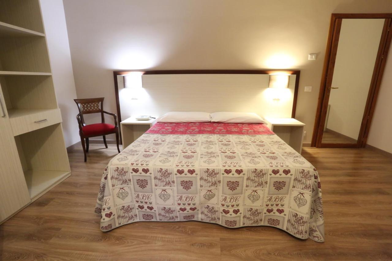 Hotel Europa Foggia Bagian luar foto