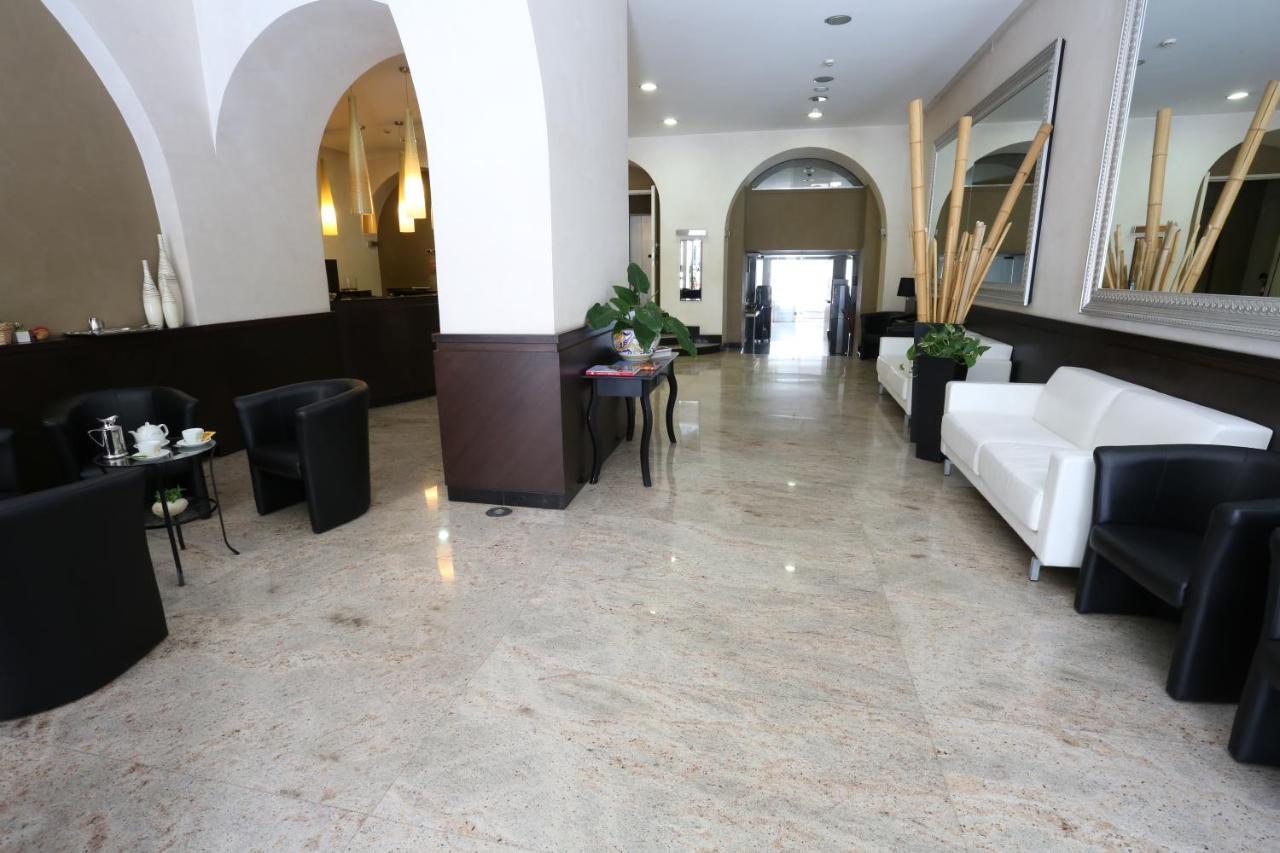 Hotel Europa Foggia Bagian luar foto