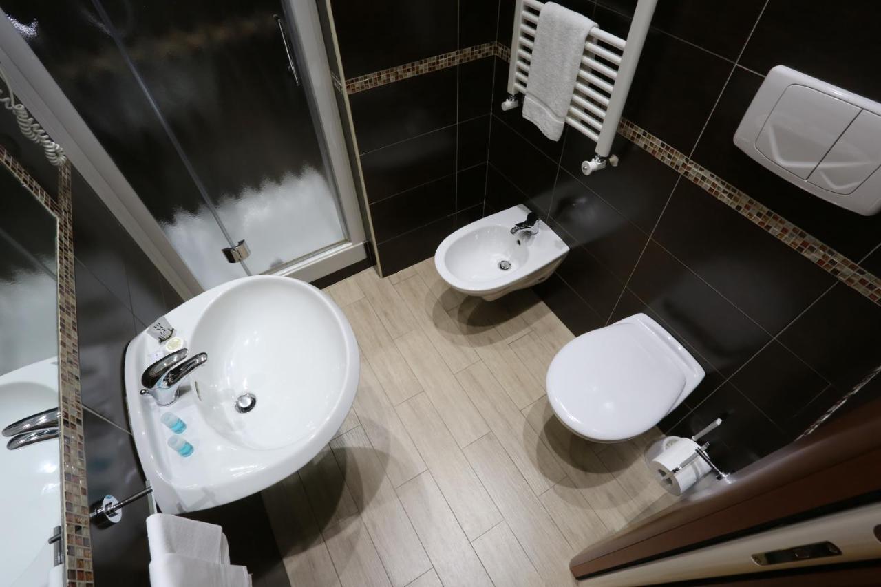Hotel Europa Foggia Bagian luar foto